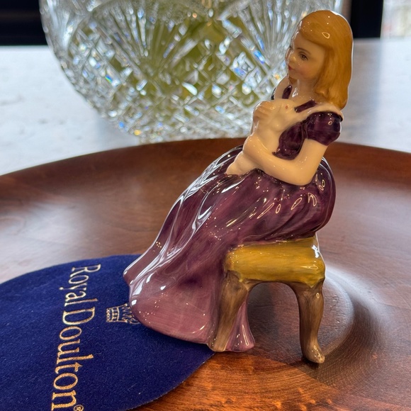 Royal Doulton miniature figurine "Affection" HN 2236. Girl with bunny sitting. - Picture 2 of 8